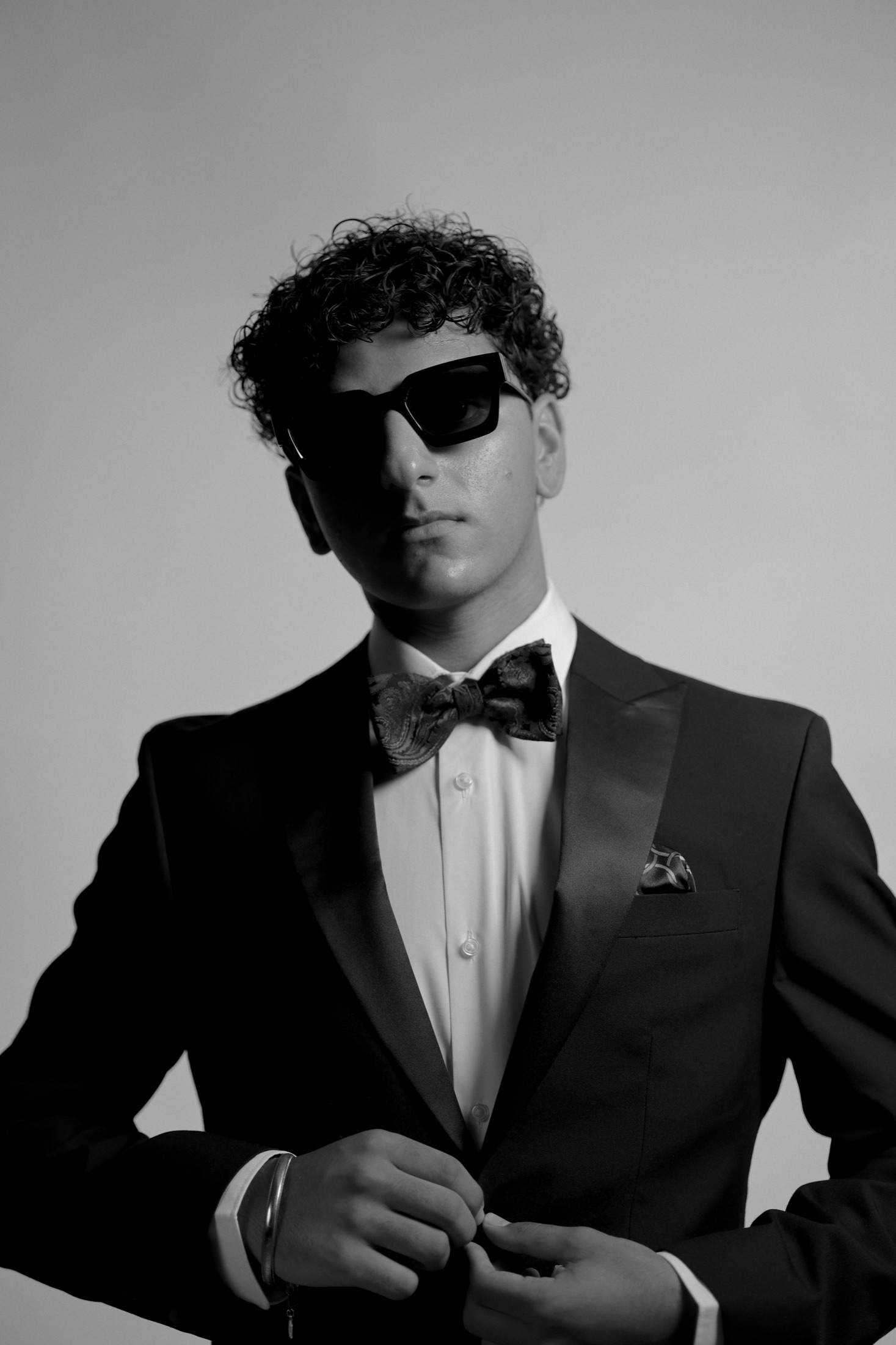 JIANNU in formalwear and sunglasses